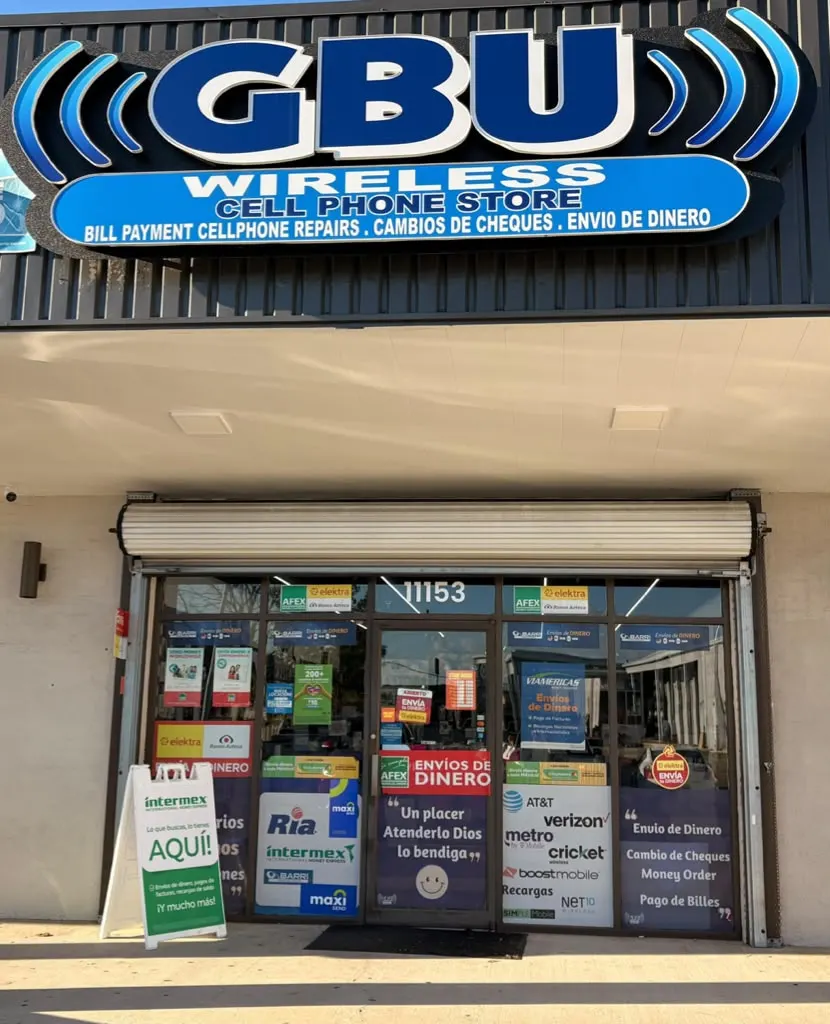 Fachada de la tienda GBU Wireless en Baton Rouge, con el letrero a la vista